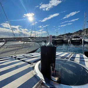 Botel Bea Boat Charter