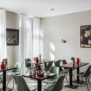Otel Nova, Berlin