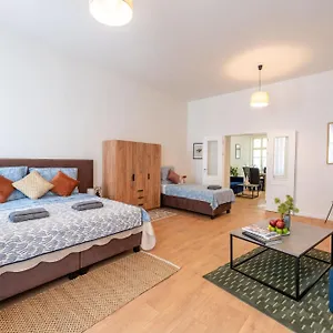 Retreat Downtown Praga